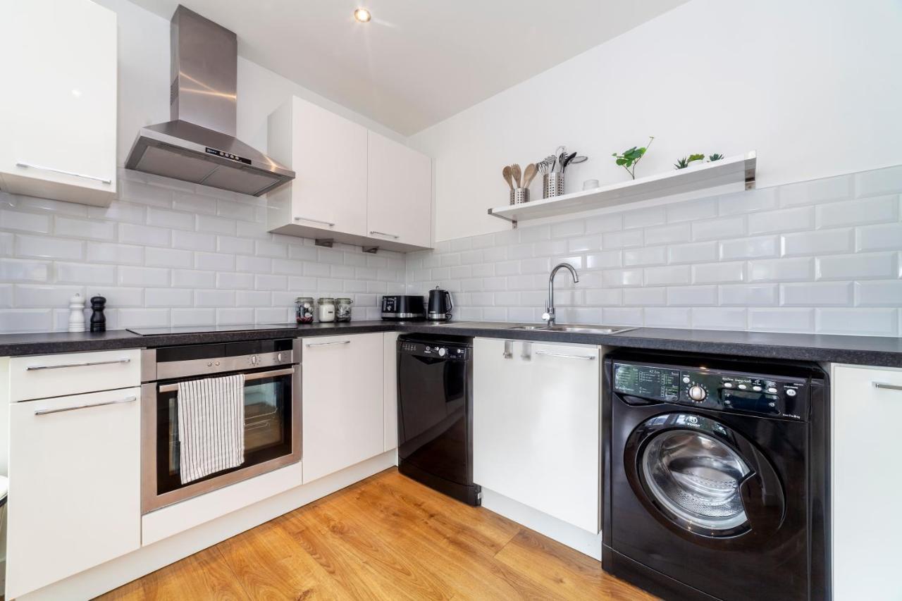 Apartamento Modern And Bright 2 Bdr Flat In Clapham Common Londres Exterior foto